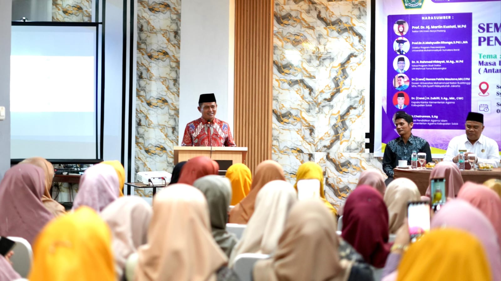 Bupati Solok Jon Firman Pandu membuka Seminar Pendidikan Islam